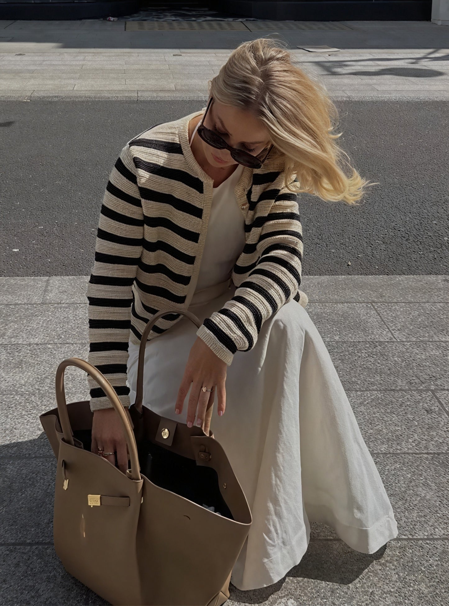 Stribet Strikjakke med Guldknapper