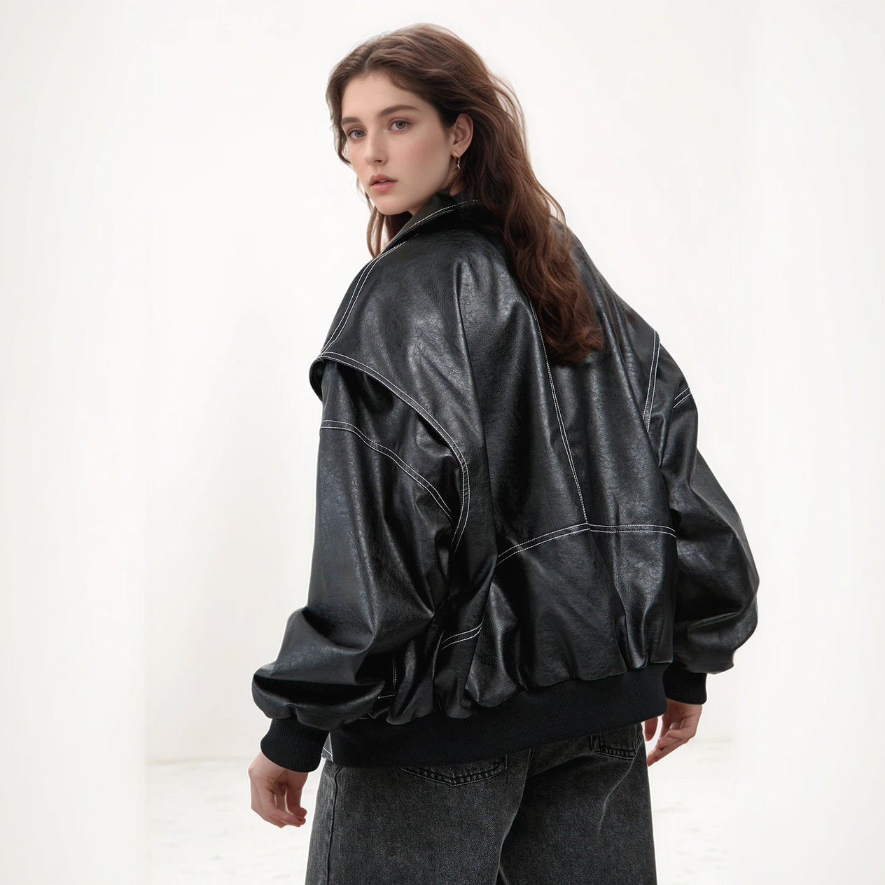 Stilfuld Oversized Jakke med Kontrast Syninger