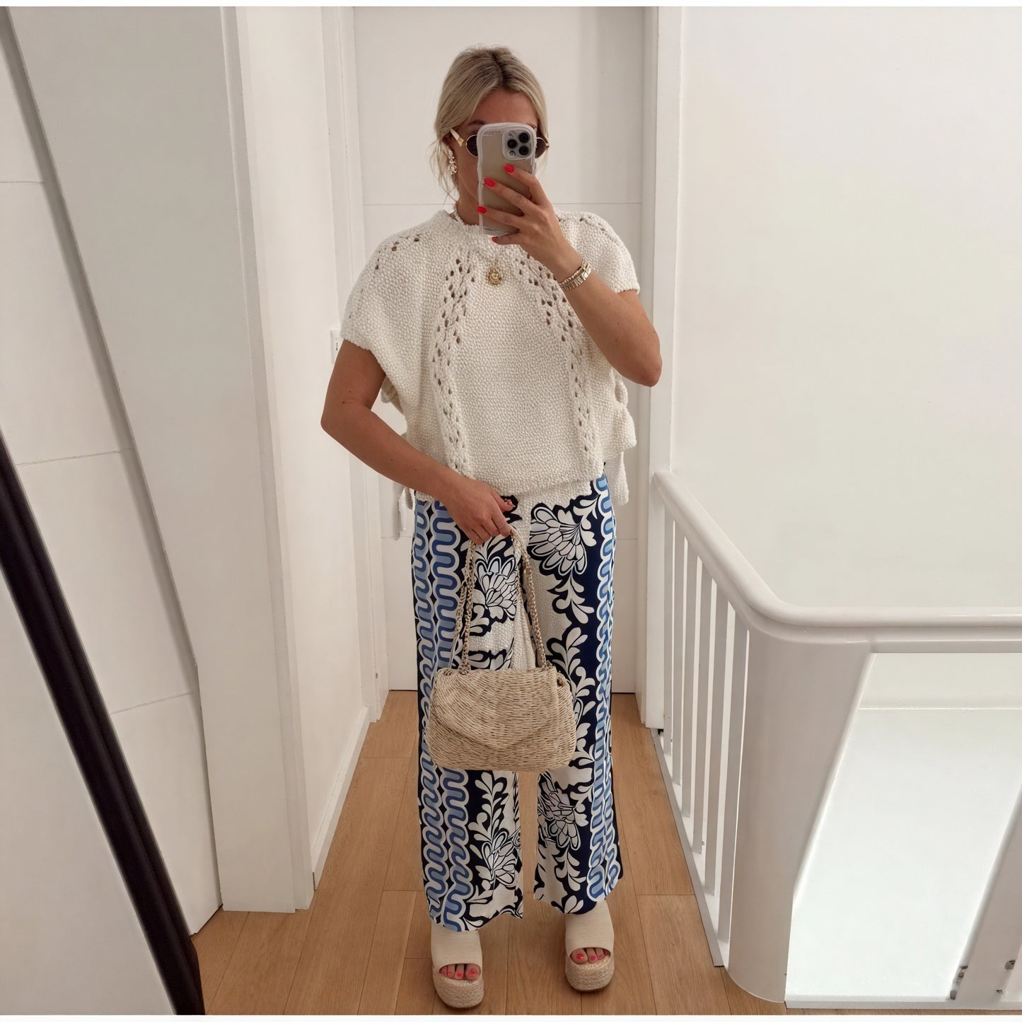 Strikket Top med Åbent Mønster og Bådudskæring