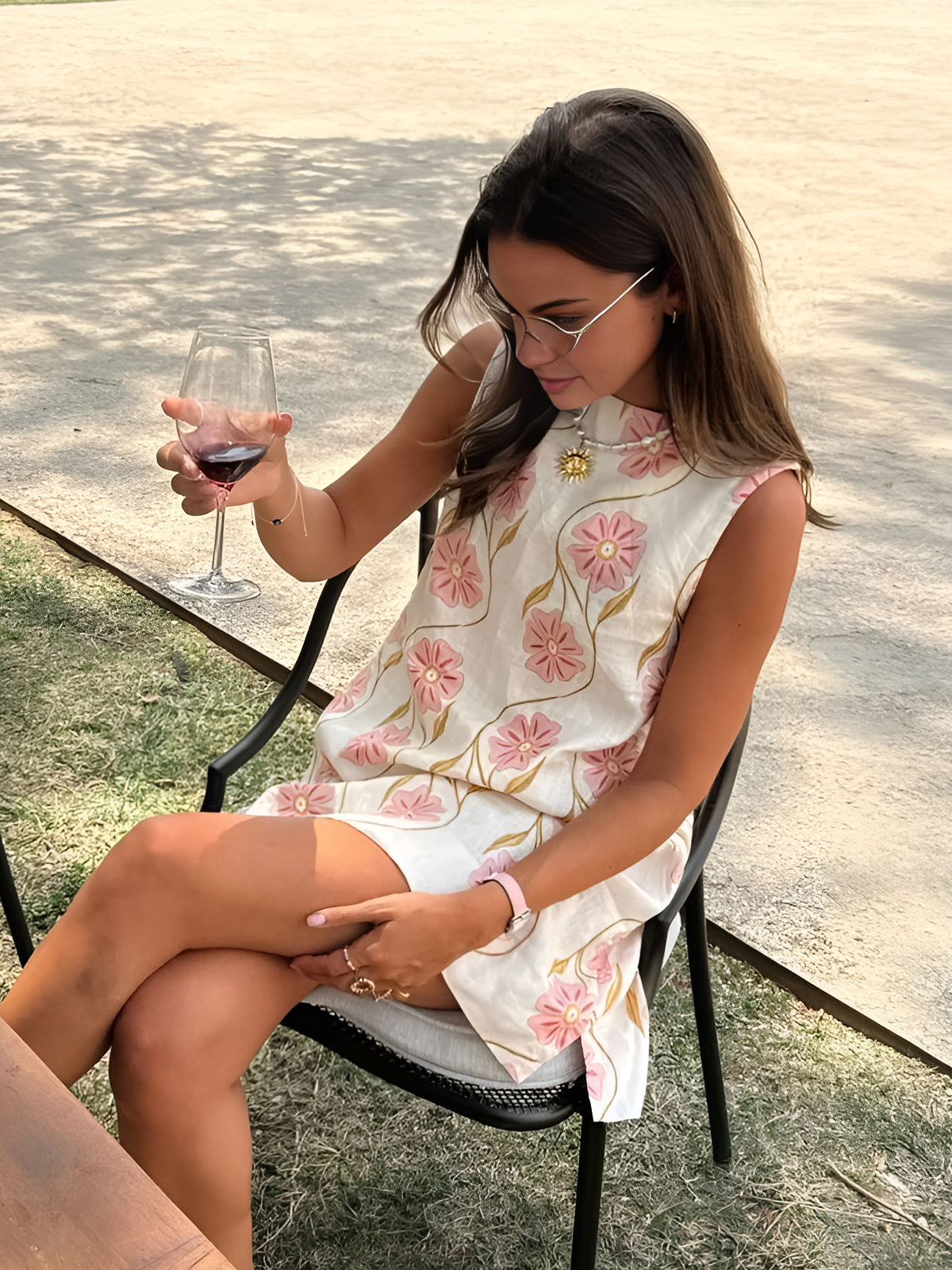 Blomstret Sommerkjole med Høj Hals