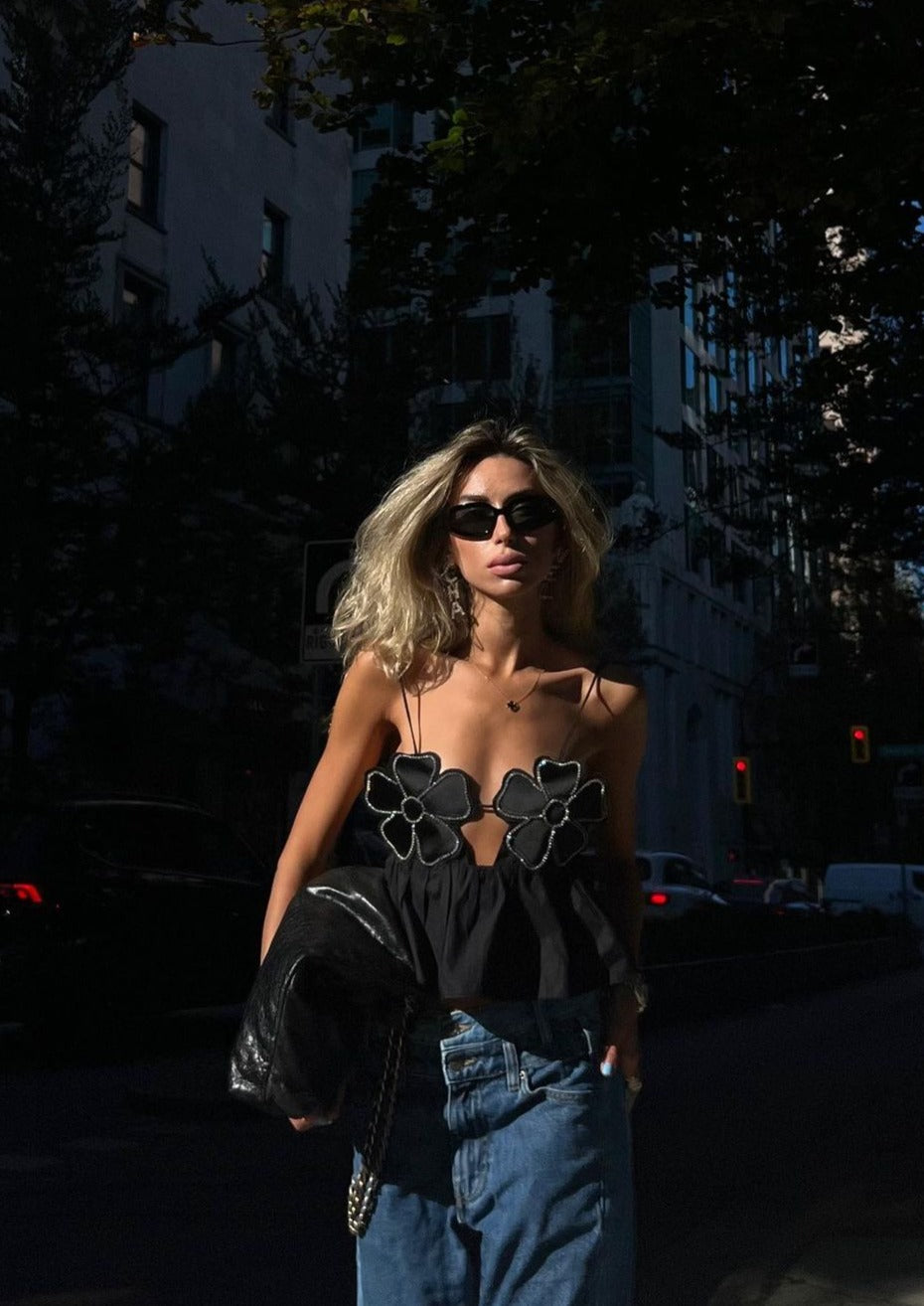 Blomstertop med Peplum og Halterneck