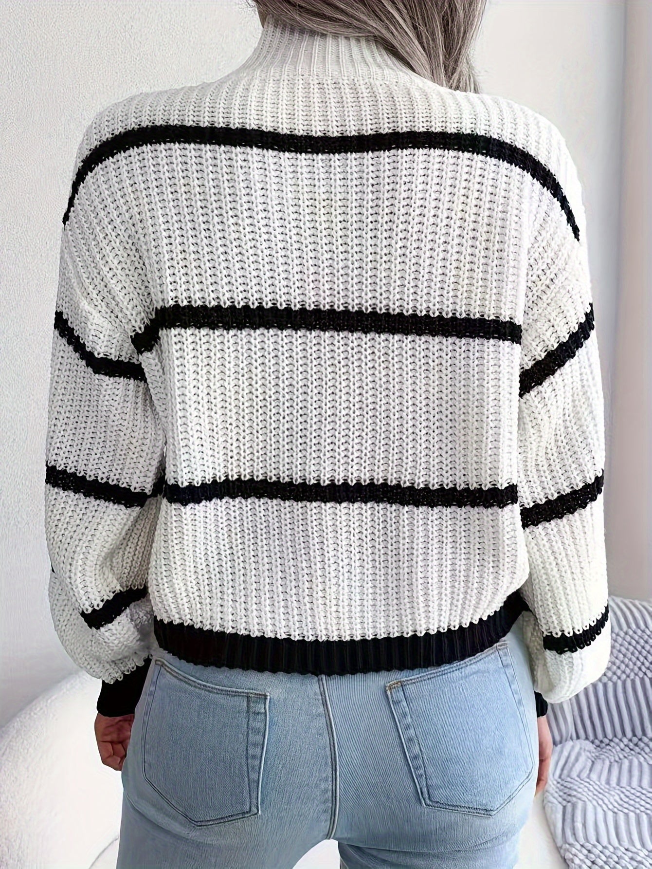 Dame Stribet Turtleneck Sweater – Hvid, Ribbet Strik-74366-09b52ddc-0b98-471c-8bef-e302569592f7