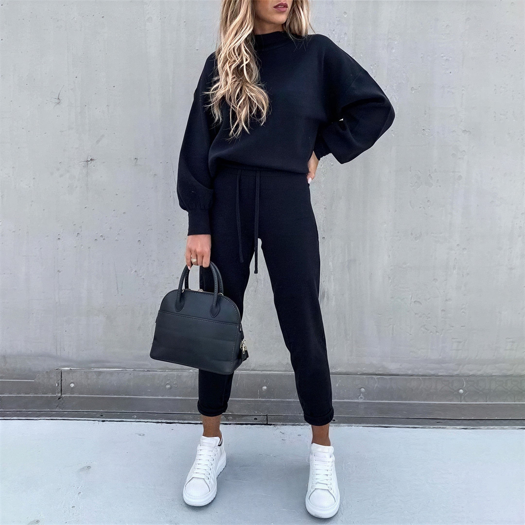 Afslappet Strikket Sæt | Høj Hals & Jogger | Helårsbrug