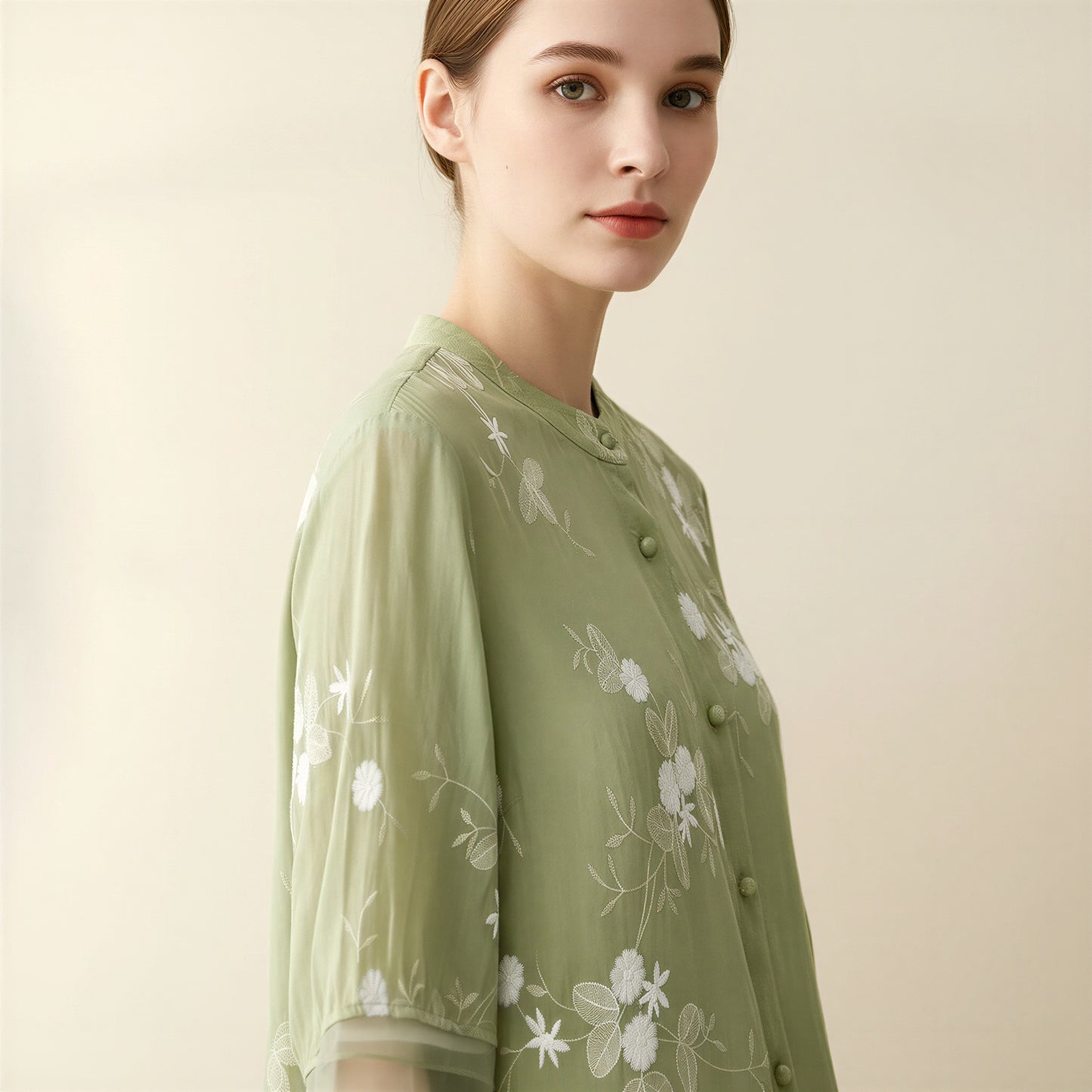Elegant Broderet Bluse | Blomstermønster | Sommerens Must-Have