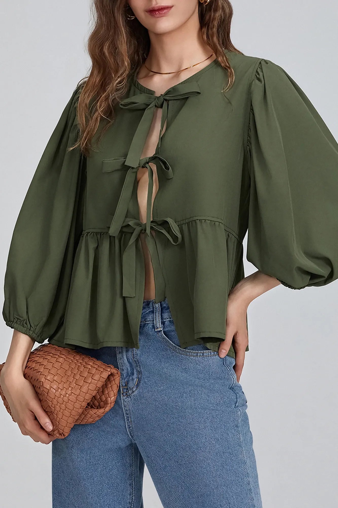 Norideen Dame Bluse med Sløjfedetaljer, Peplumkant og ¾-Ærmer – Fås i Flere Farver-83302-1f93c560-244e-4124-a28c-43e9614538ef