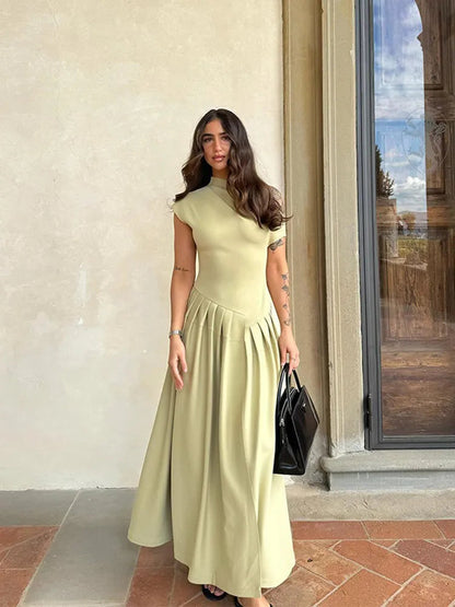 Plisseret Kjole med Høj Hals