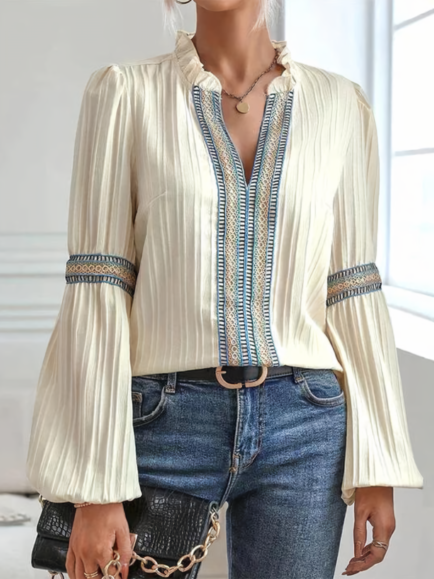 Boheme Bluse med Broderi & Pufærmer