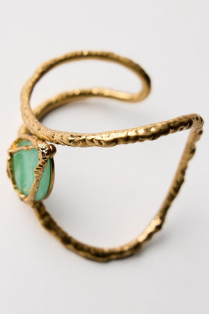 Skulpturel Armring med Oval Ædelsten