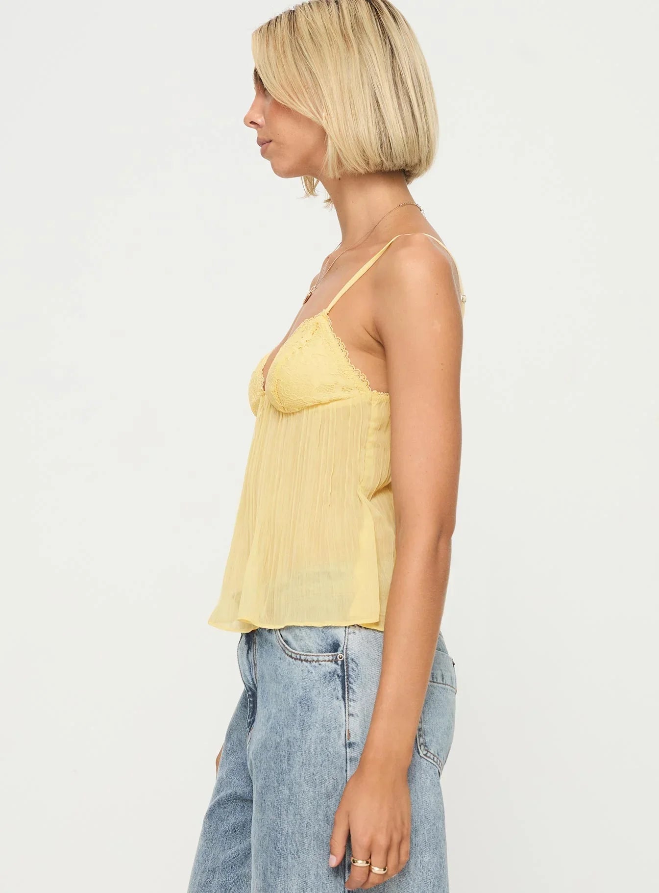 Kvinders Gul Cami Top – Blondekant, Plisseret Stof, Delikat Design-83482-493a017f-316c-456d-9f65-407fbdde1834