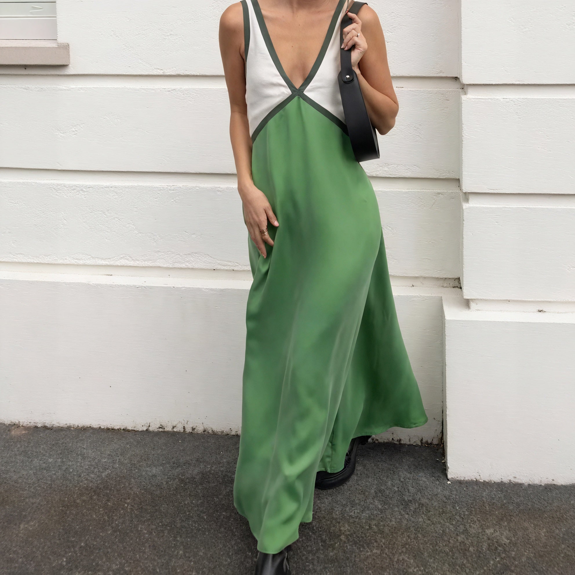 Color Block Midi Kjole med V-udskæring