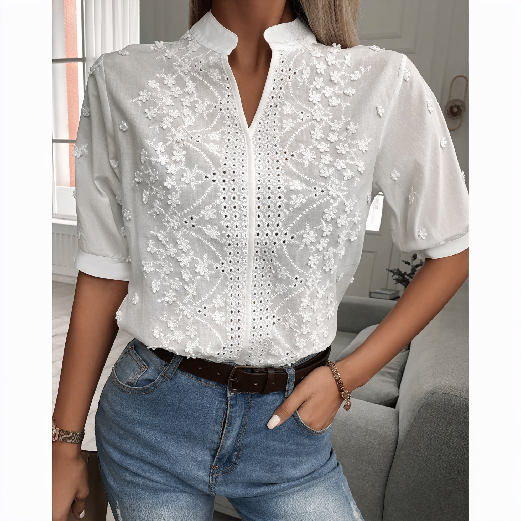 Broderet Bluse med Pufærmer og Blomster