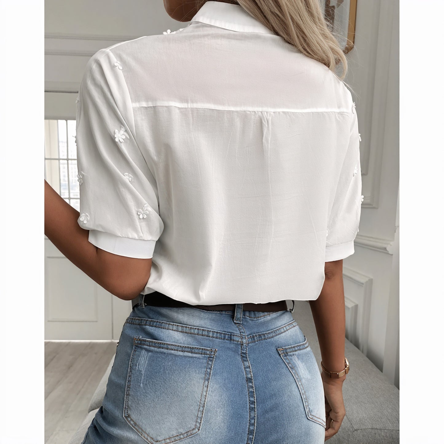 Broderet Bluse med Pufærmer og Blomster