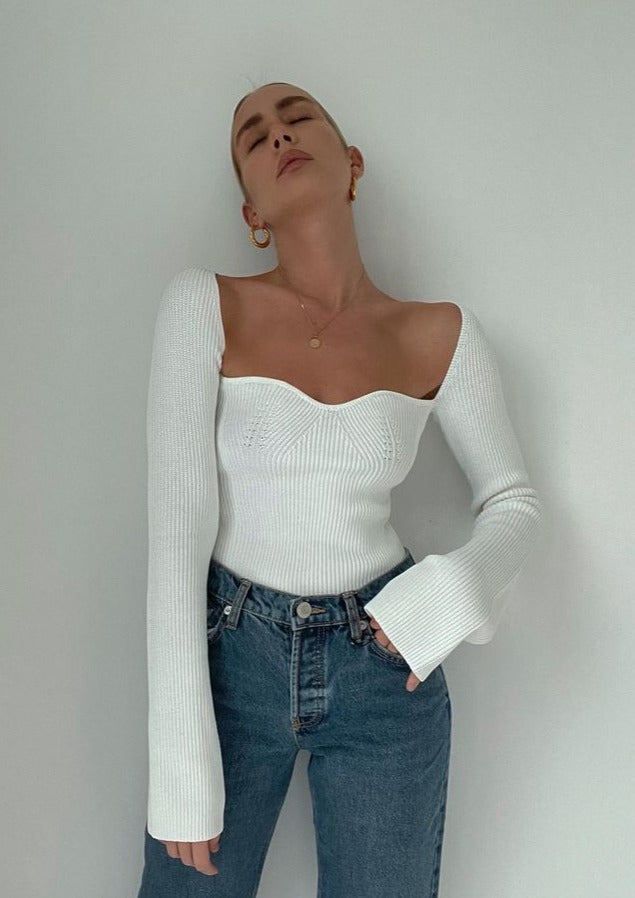 Ribstrikket Top med Asymmetrisk Form