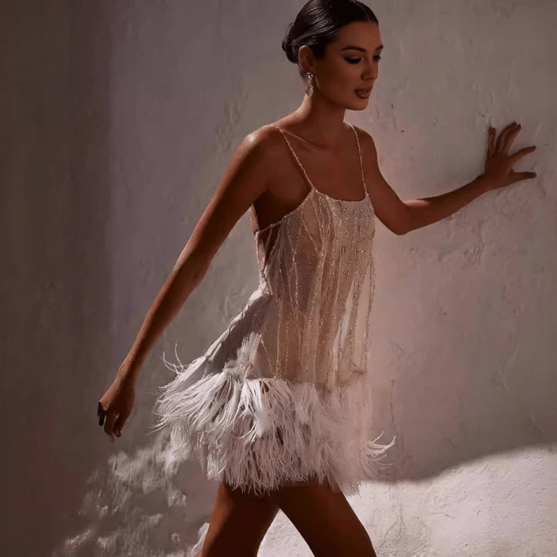 Aftenkjole med Fjer og Perler