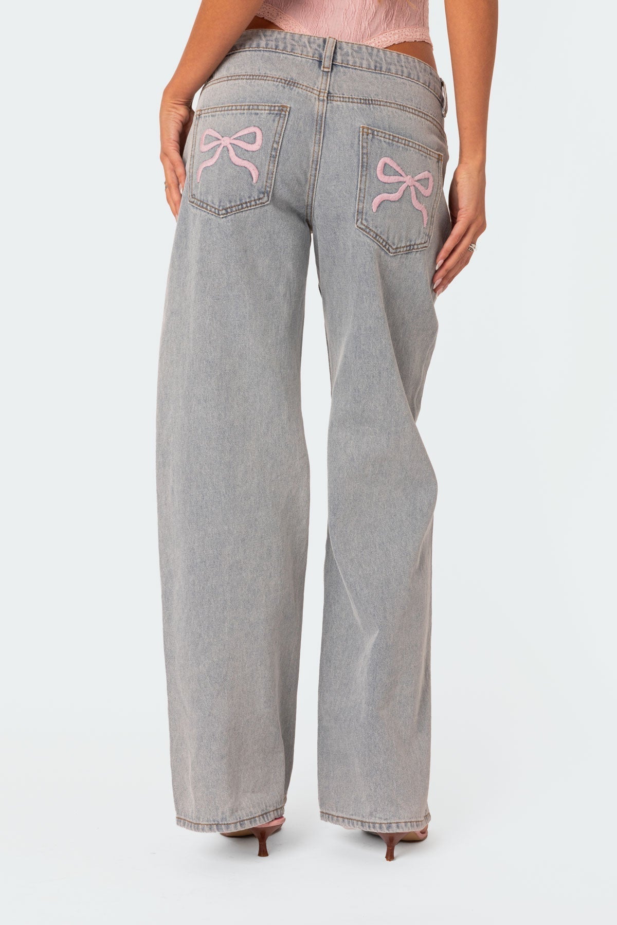 Dame Jeans – Lyse Wide Leg med Broderede Sløjfer-83512-6789a4e9-9004-4711-9829-c95821dbe823