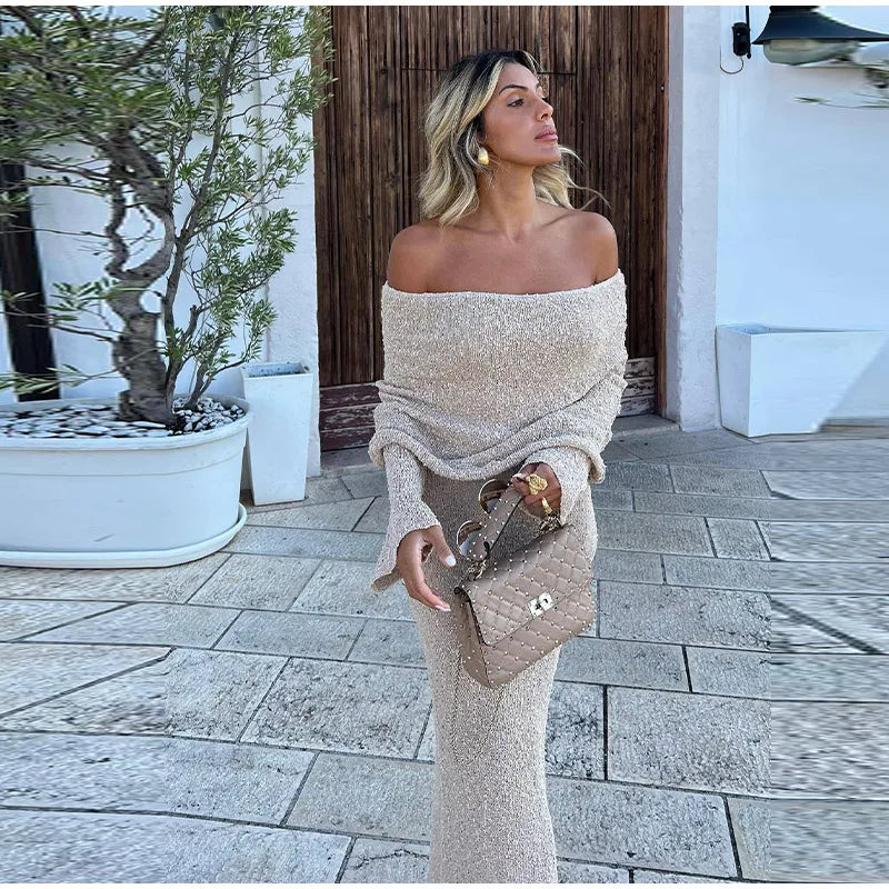 Skinnende Kjole med Off-Shoulder og Flared Ærmer