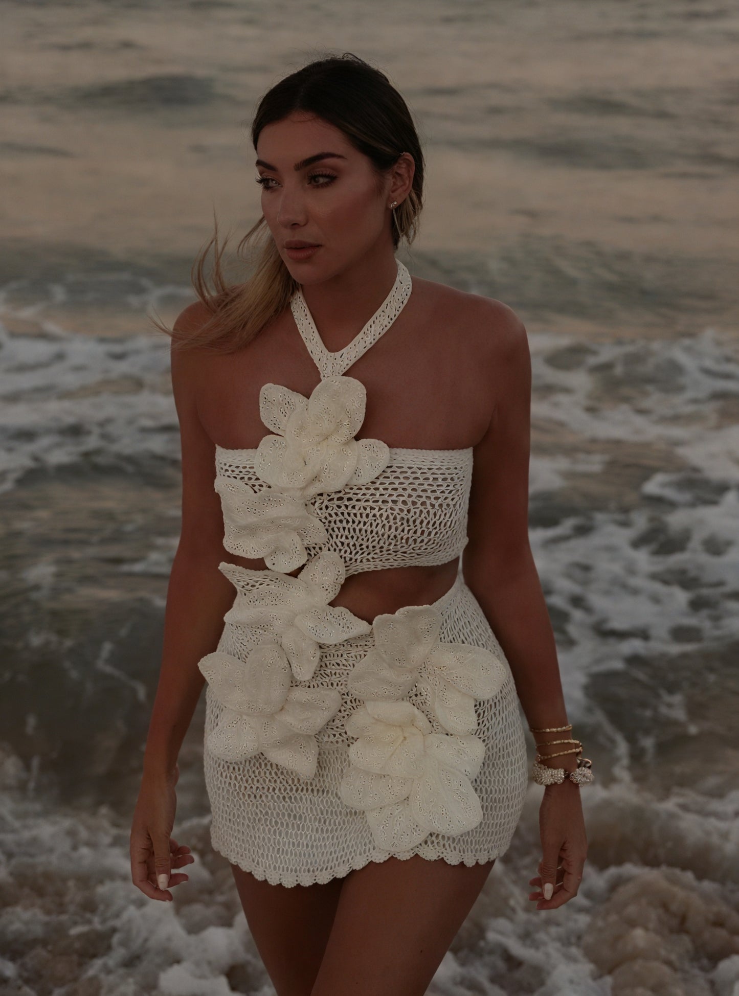 Boheme Crochet Mini Kjole med Blomster