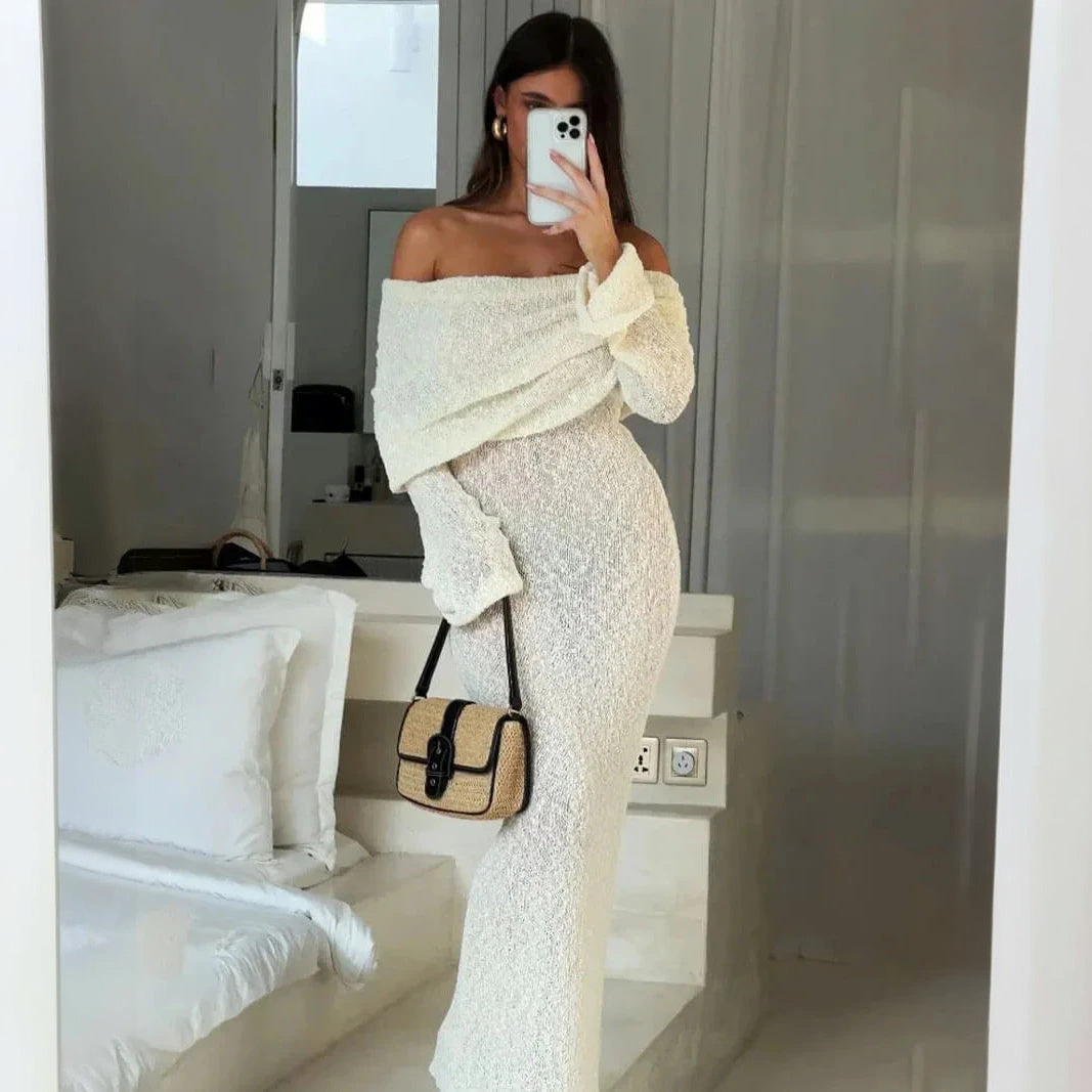 Skinnende Kjole med Off-Shoulder og Flared Ærmer