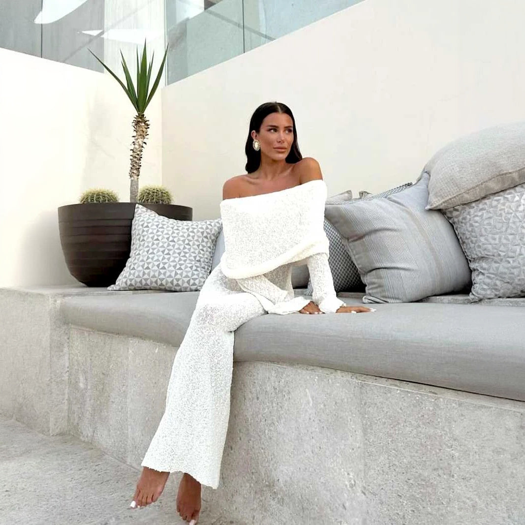 Skinnende Kjole med Off-Shoulder og Flared Ærmer