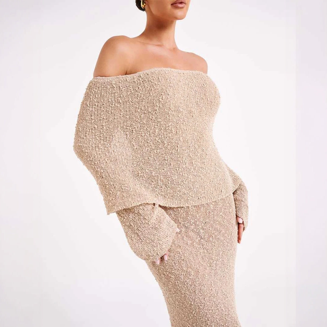 Skinnende Kjole med Off-Shoulder og Flared Ærmer
