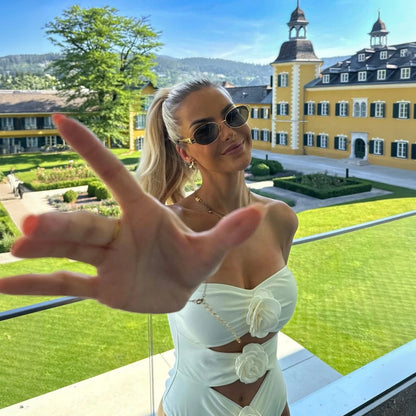 Stropløs badedragt med rosetdetaljer