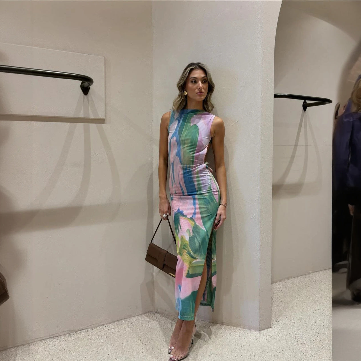 Blomstret Kjole - Figursyet, Høj Hals