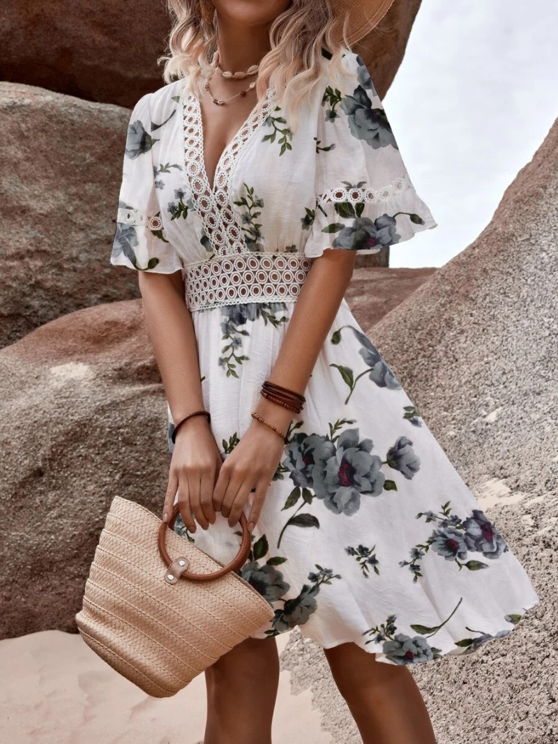 Blomstret Blondekjole med V-Hals