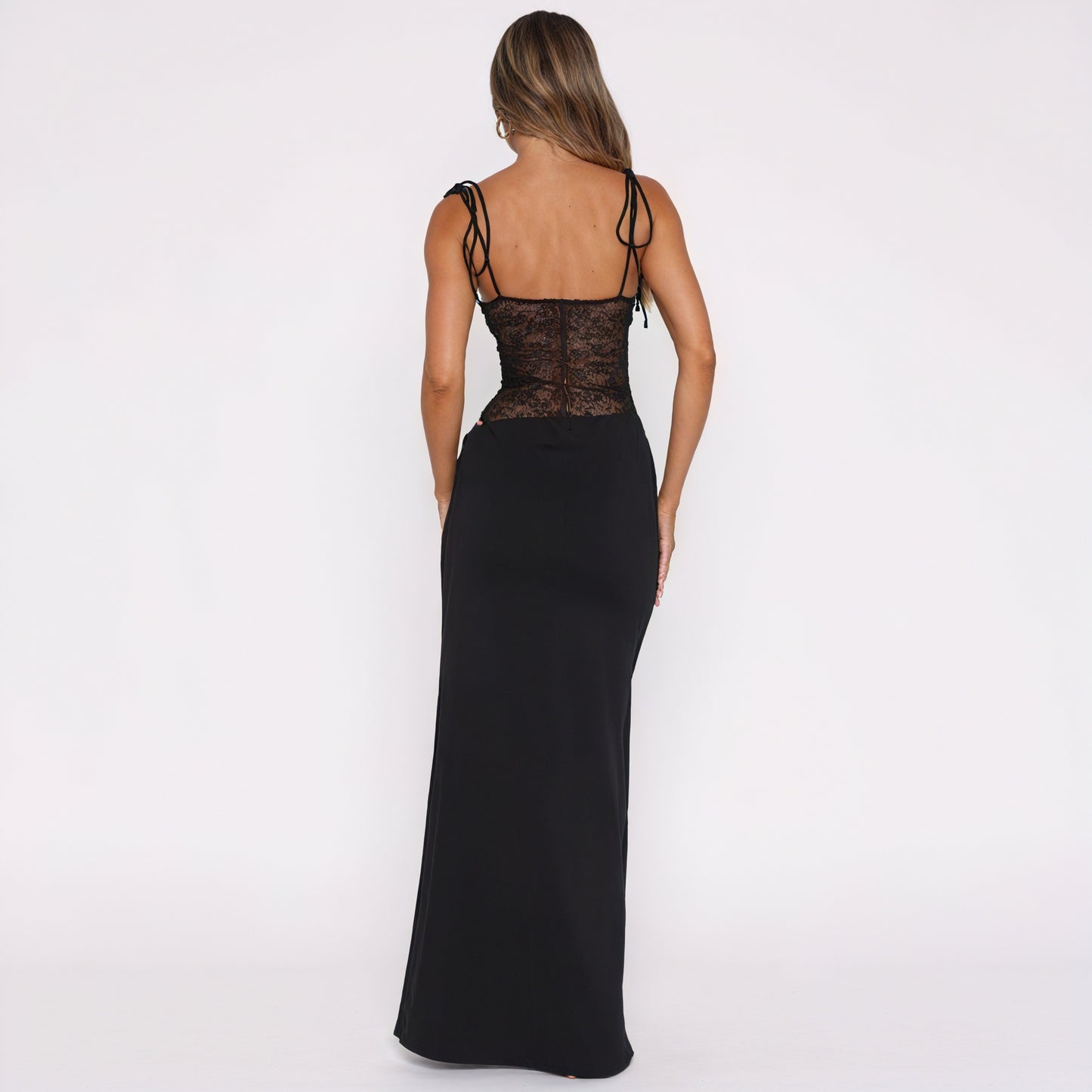 Elegant Aftenkjole med Blonde Detaljer