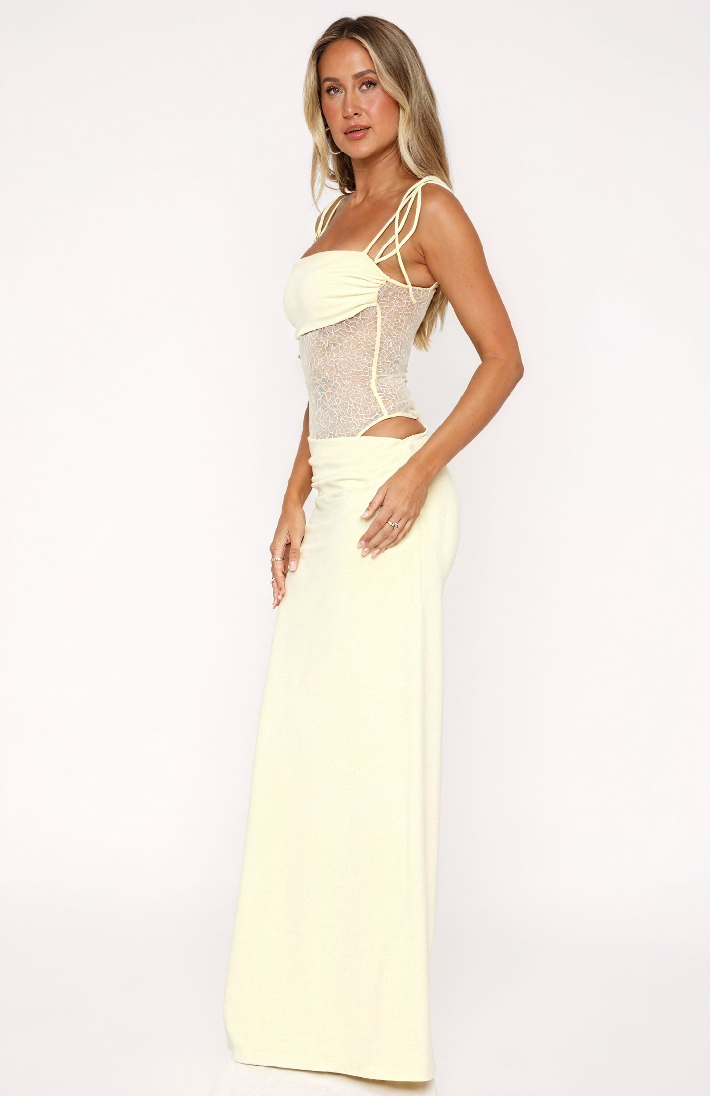 Elegant Aftenkjole med Blonde Detaljer