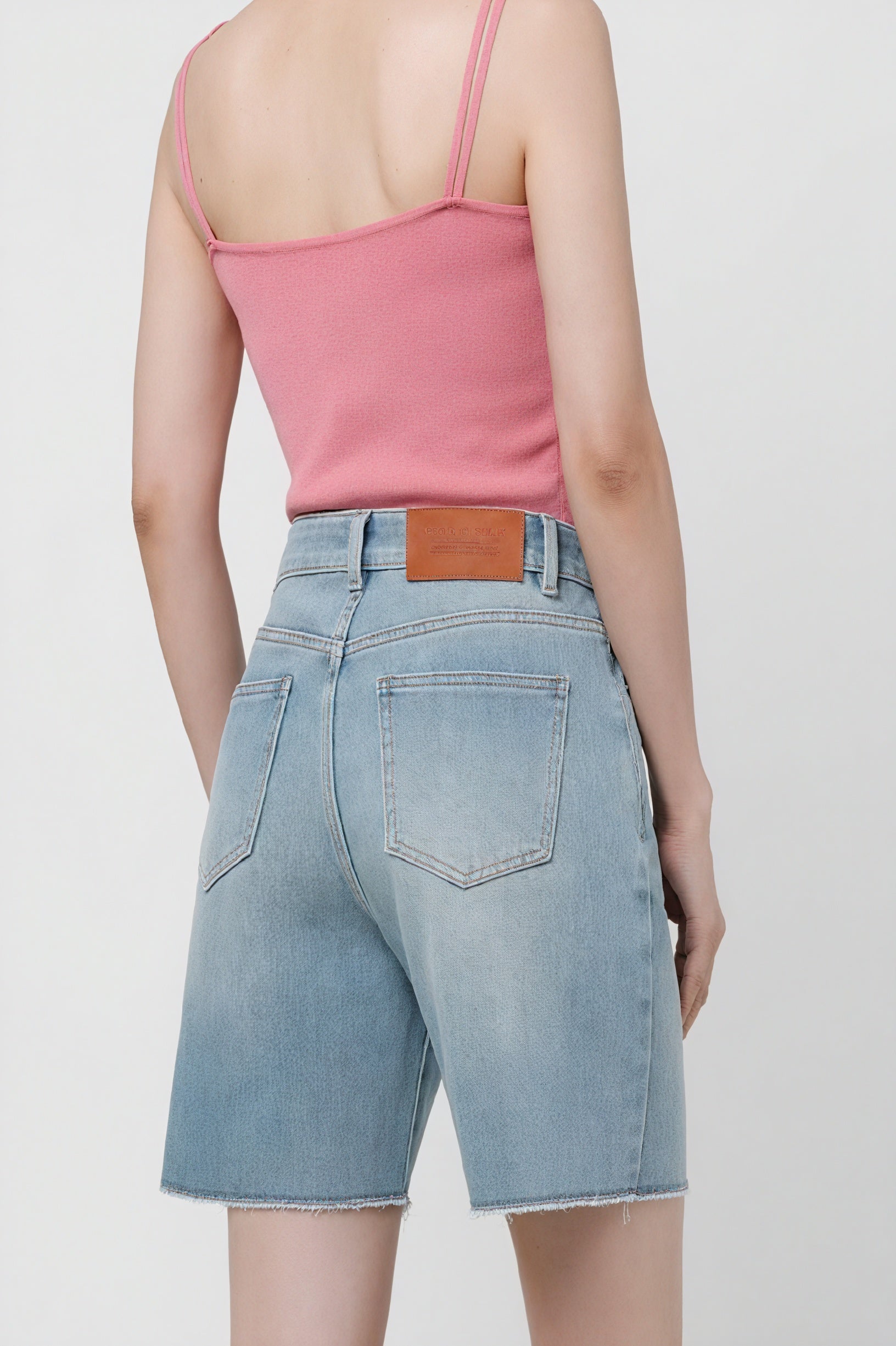 Afslappede denimshorts med rå kant