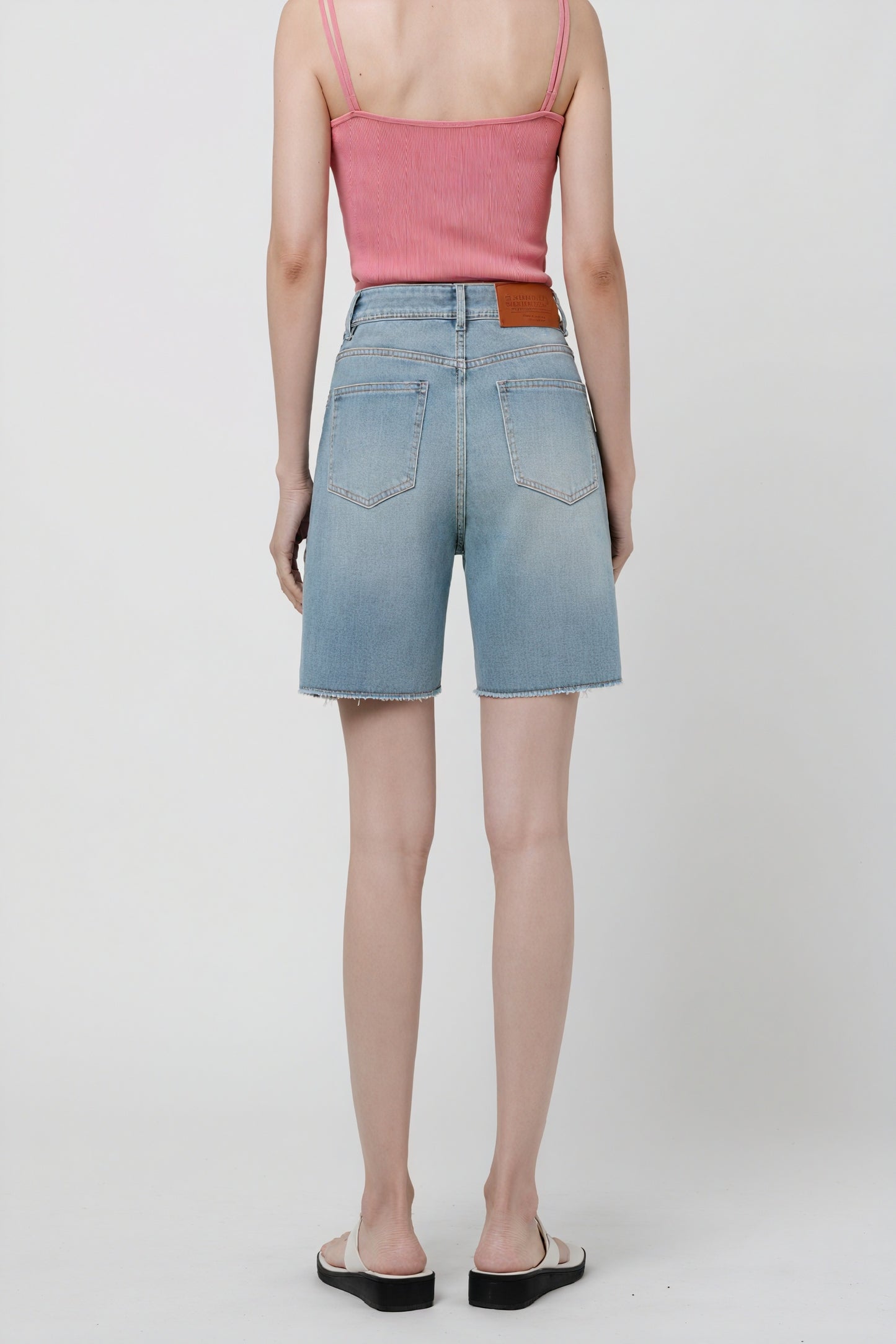 Afslappede denimshorts med rå kant