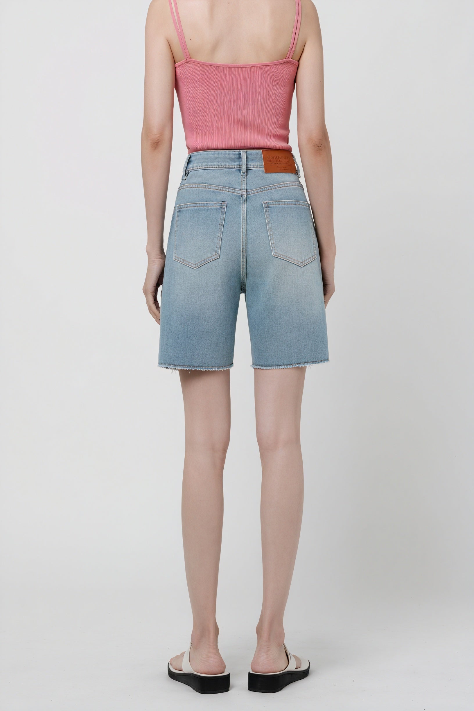 Afslappede denimshorts med rå kant