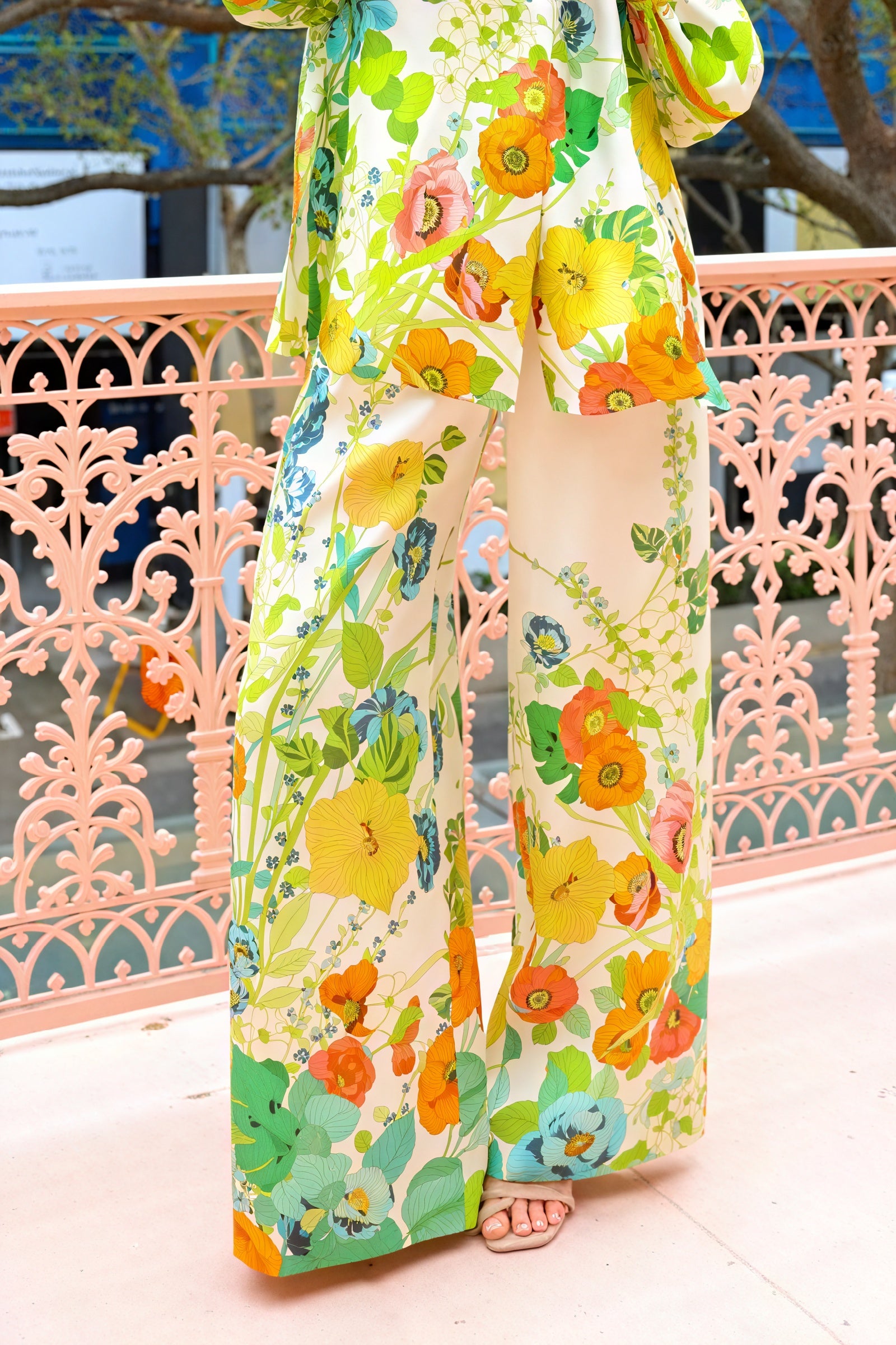 Blomstret Jakkesæt - Vide Ben & Detaljer