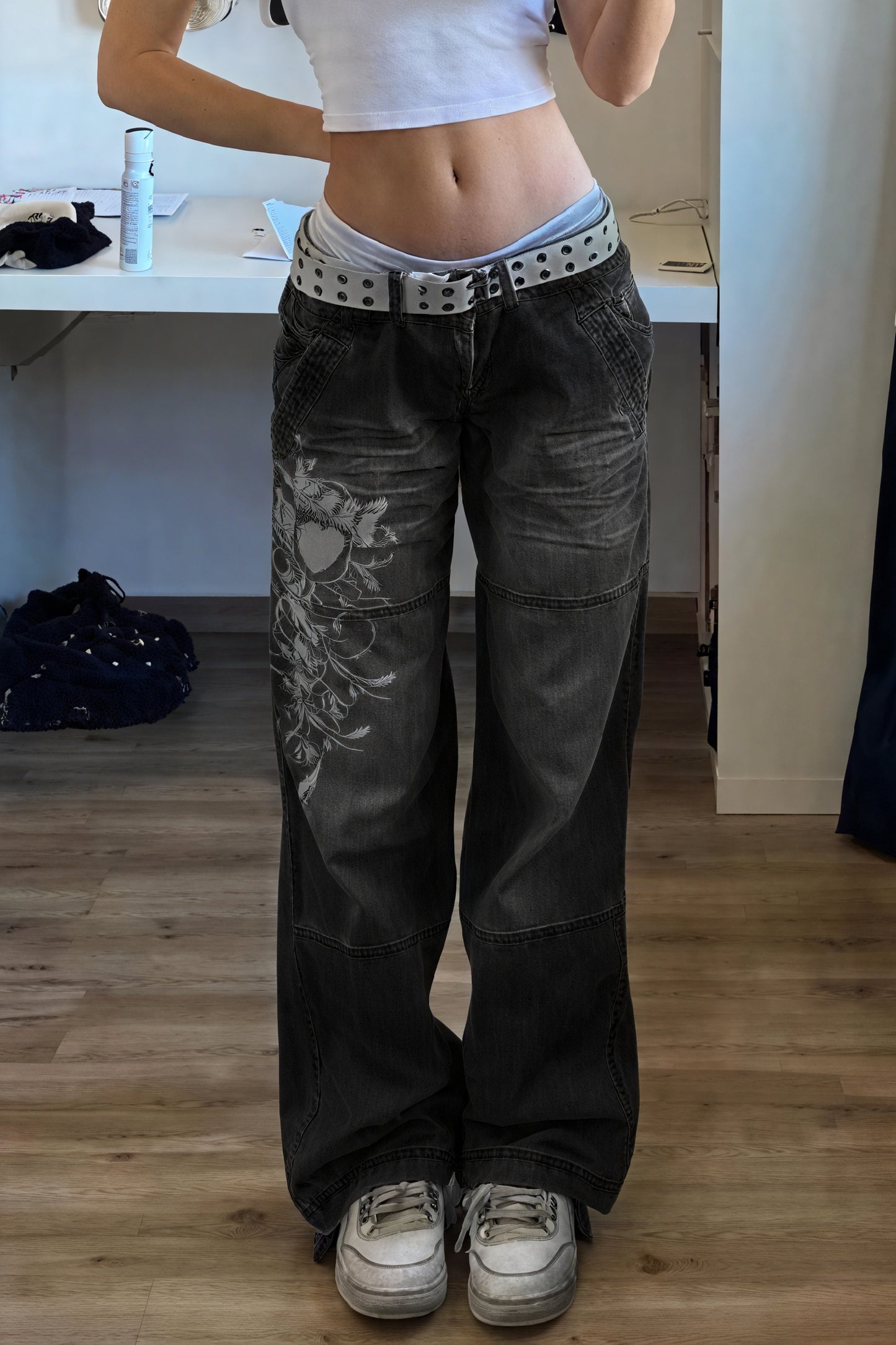 Baggy Jeans med Blomsterdetaljer