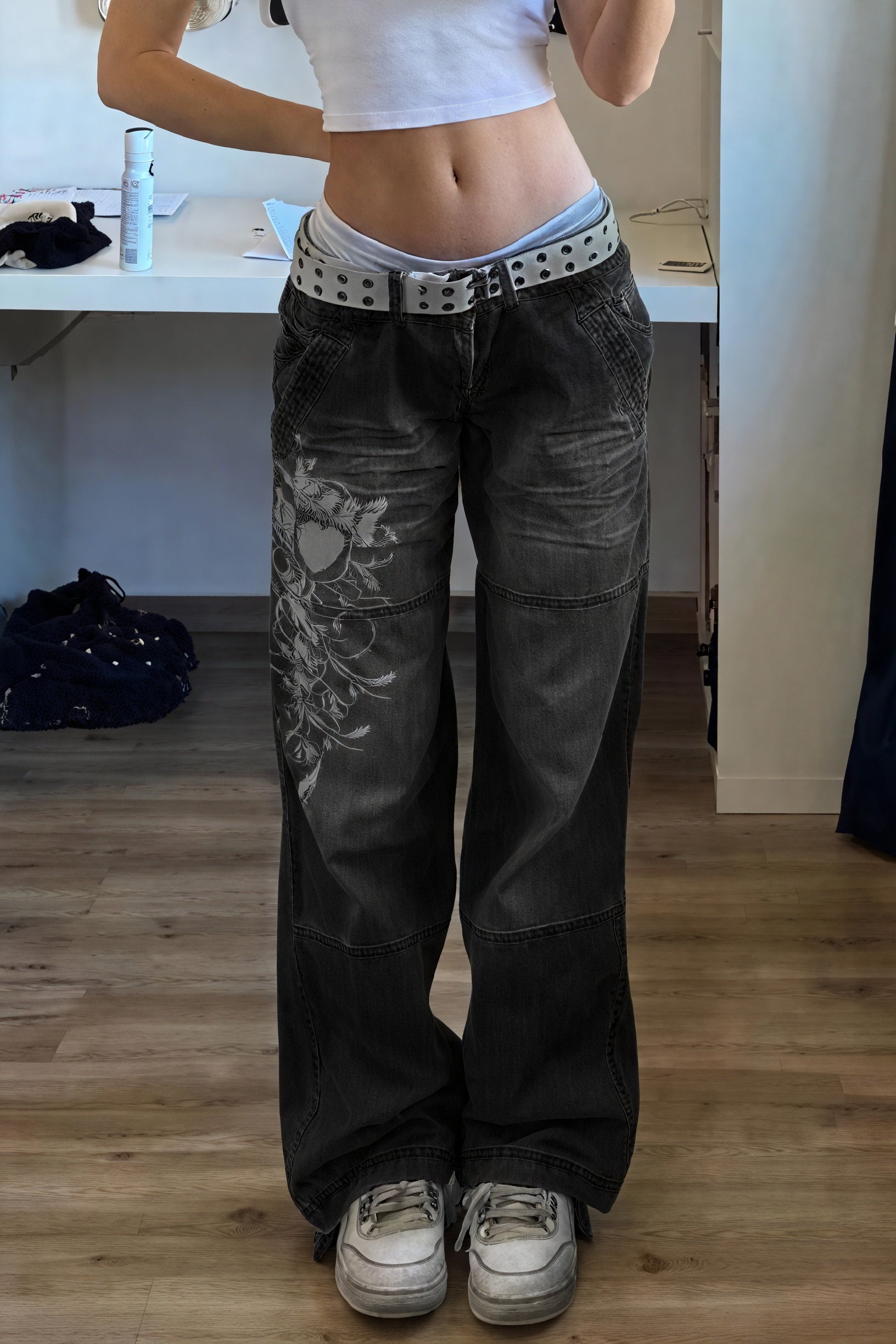 Baggy Jeans med Blomsterdetaljer