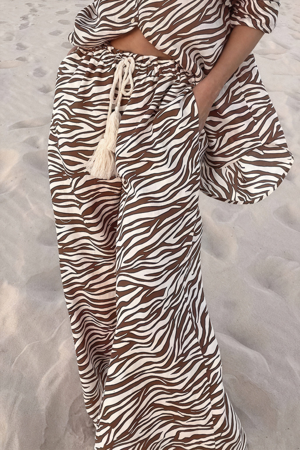 Zebra Sæt med Vide Bukser og Skjorte