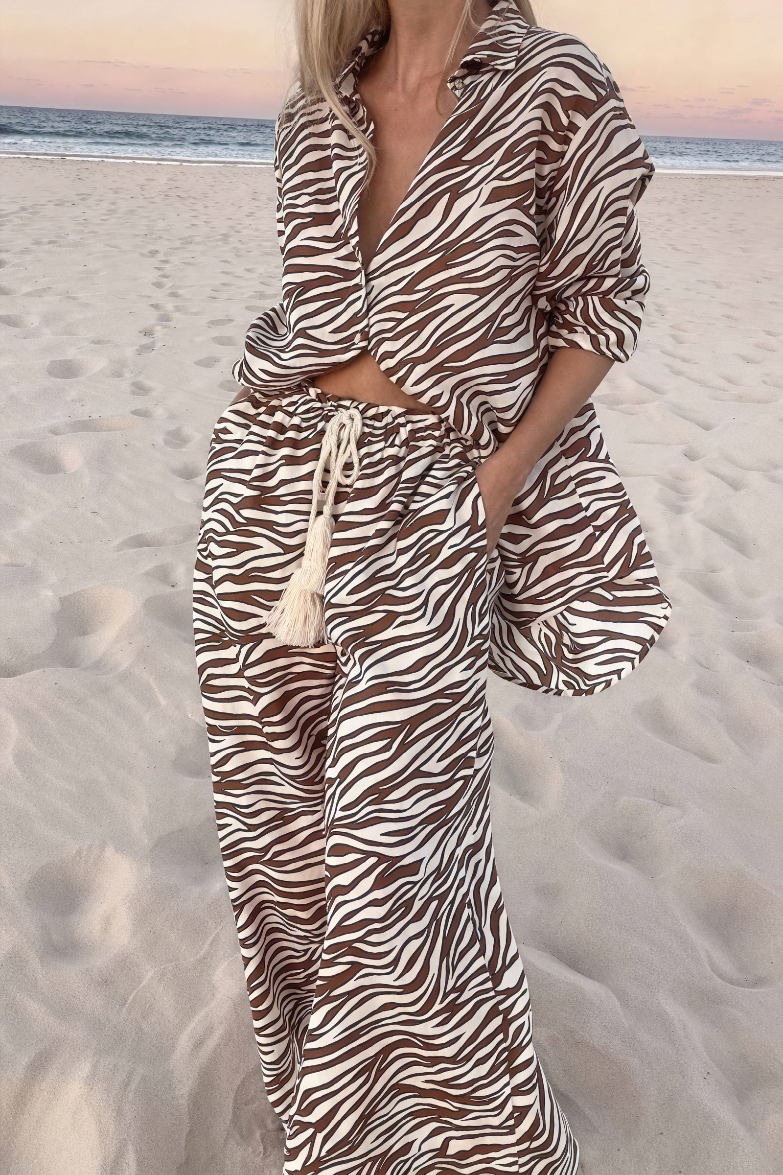 Zebra Sæt med Vide Bukser og Skjorte