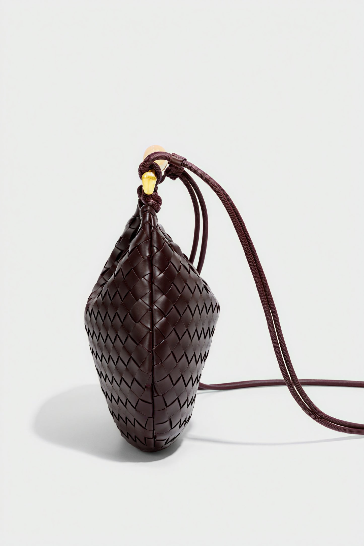 Elegant Vævet Håndtaske med Detaljer
