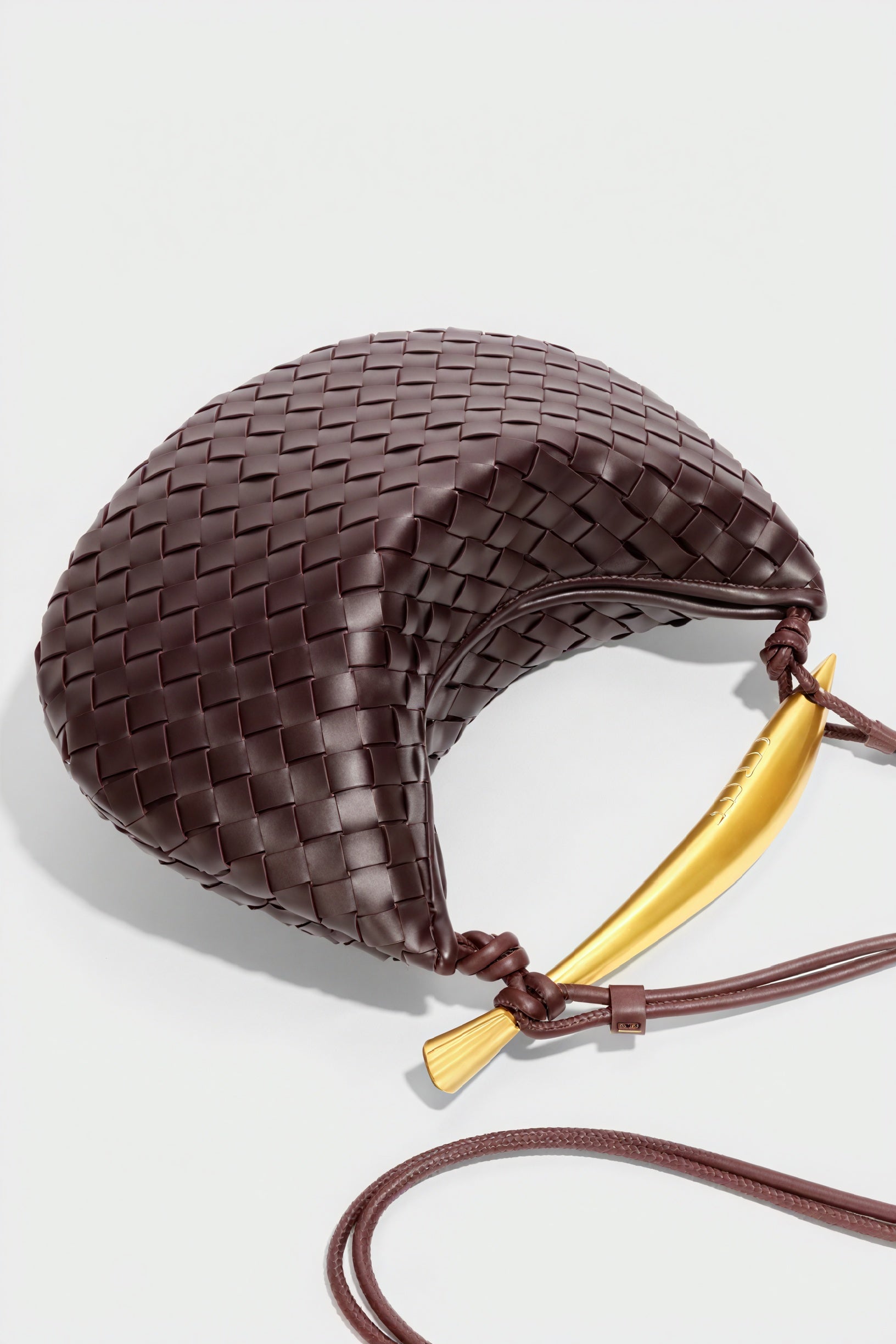 Elegant Vævet Håndtaske med Detaljer