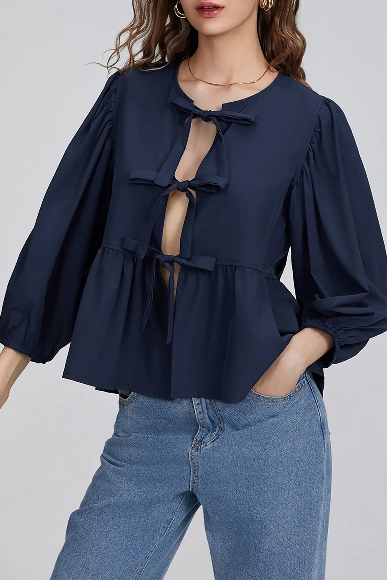 Norideen Dame Bluse med Sløjfedetaljer, Peplumkant og ¾-Ærmer – Fås i Flere Farver-83302-7d4e6c03-11c0-4ec6-93fd-1b768035917f