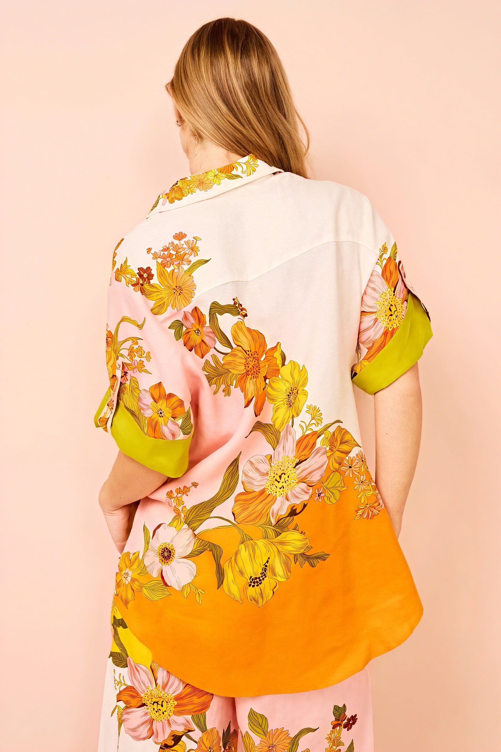 Blomstret Sæt med Vide Ben og Farverig Top