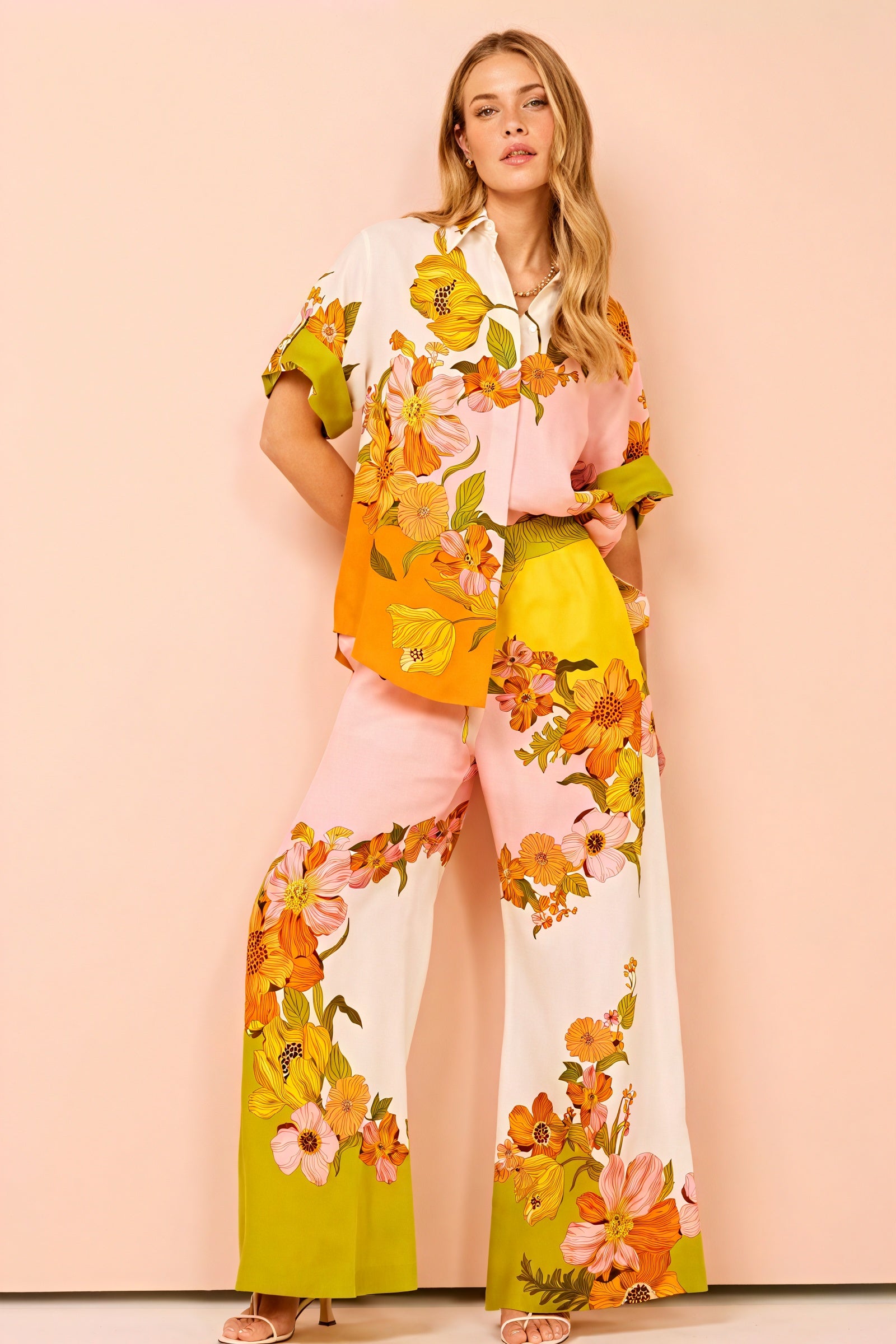 Blomstret Sæt med Vide Ben og Farverig Top