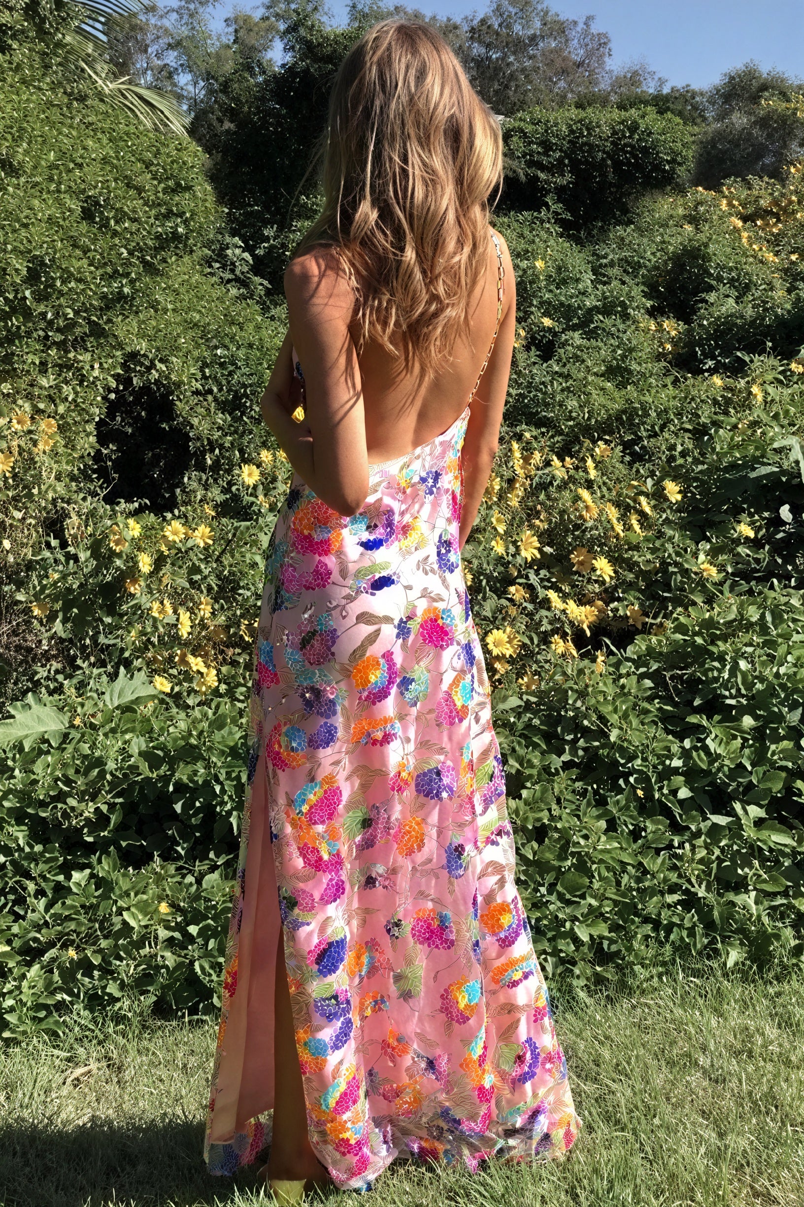 Blomstret Maxikjole med Åben Ryg