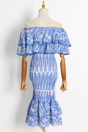 Sommerensemble med One-shoulder og Flæser