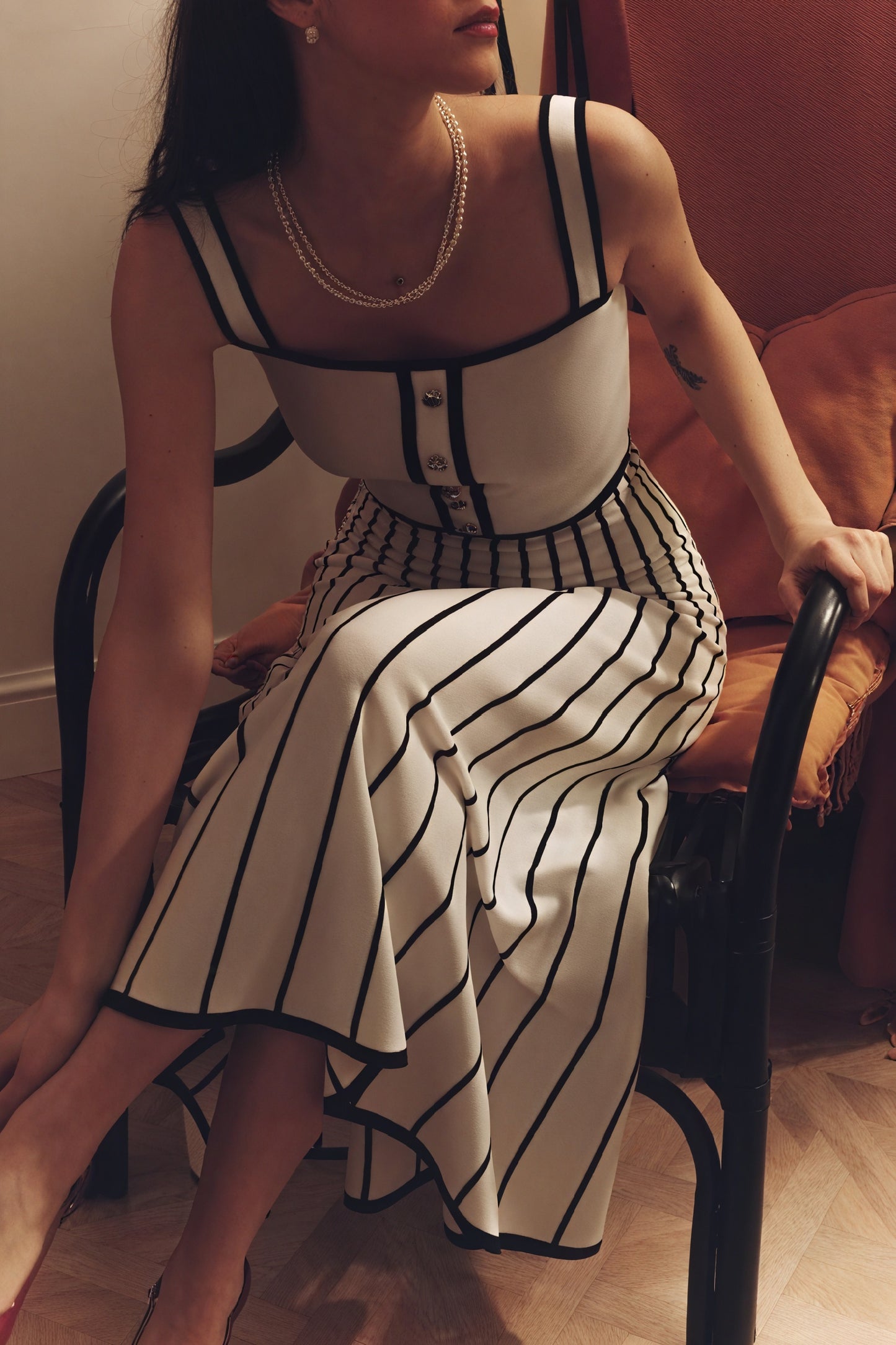 Stribet Midi Kjole med Knapper