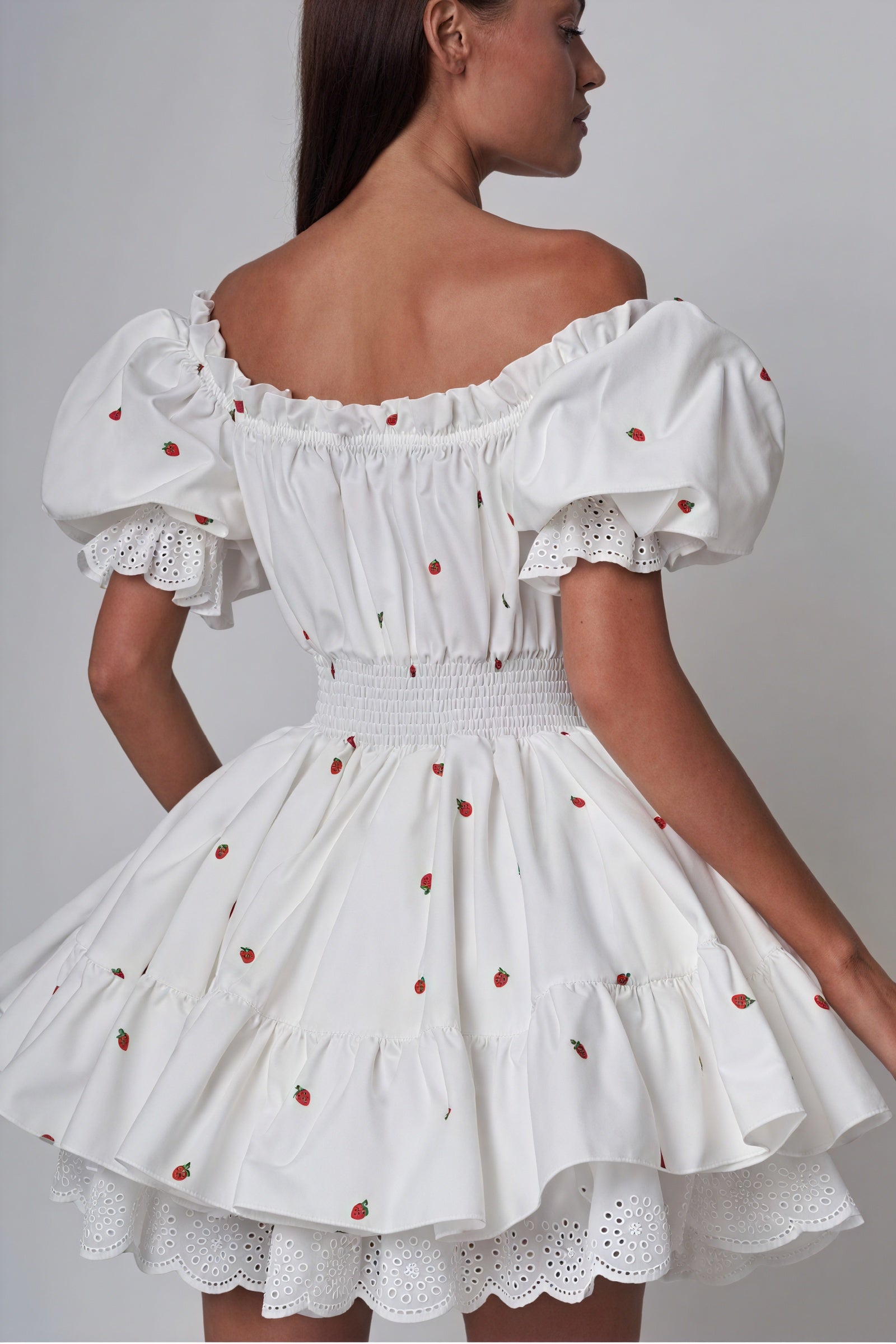 Broderet Sommerkjole med Off-Shoulder