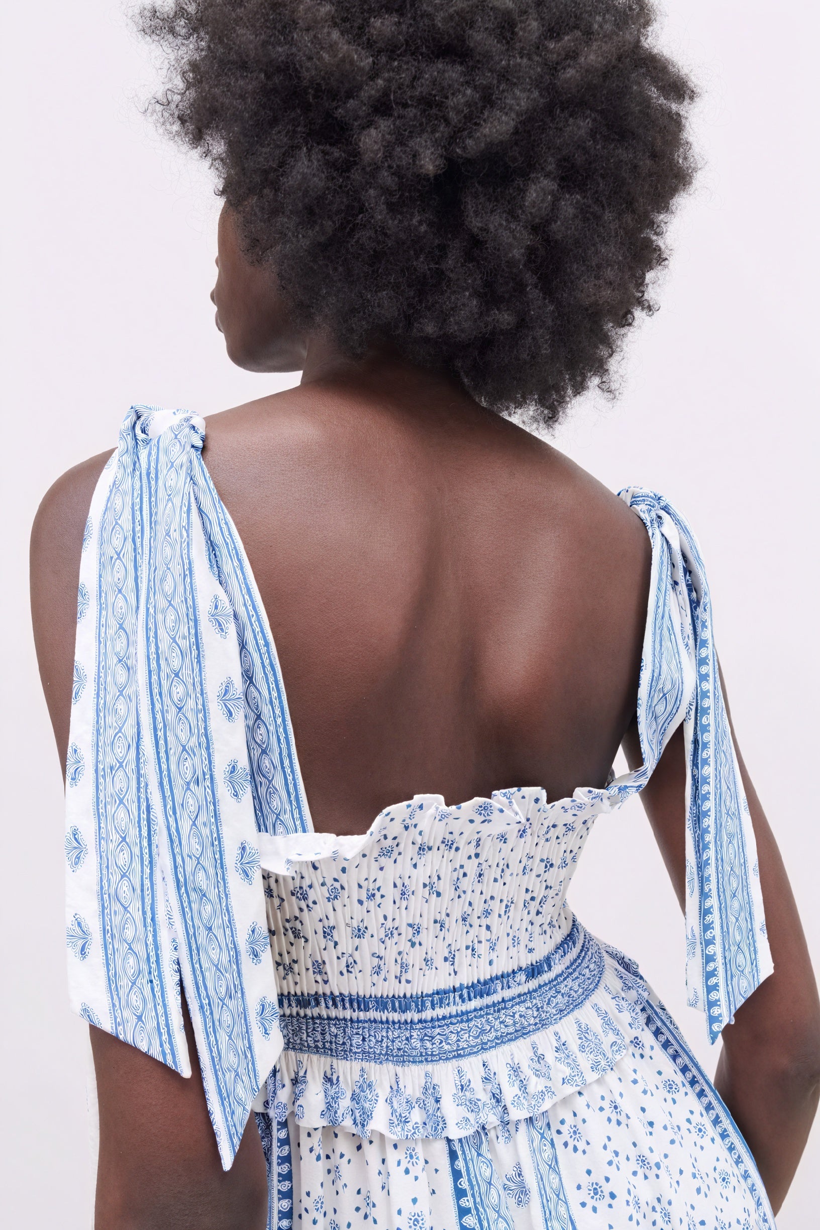 Sommerlig Midi Kjole - Blomsterprint og Smock