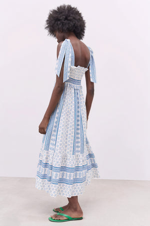 Sommerlig Midi Kjole - Blomsterprint og Smock
