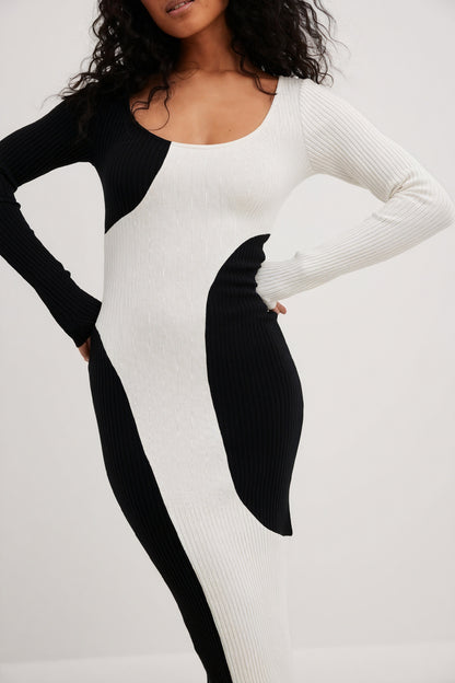 Asymmetrisk Strikkjole - Farveblokering, Midi