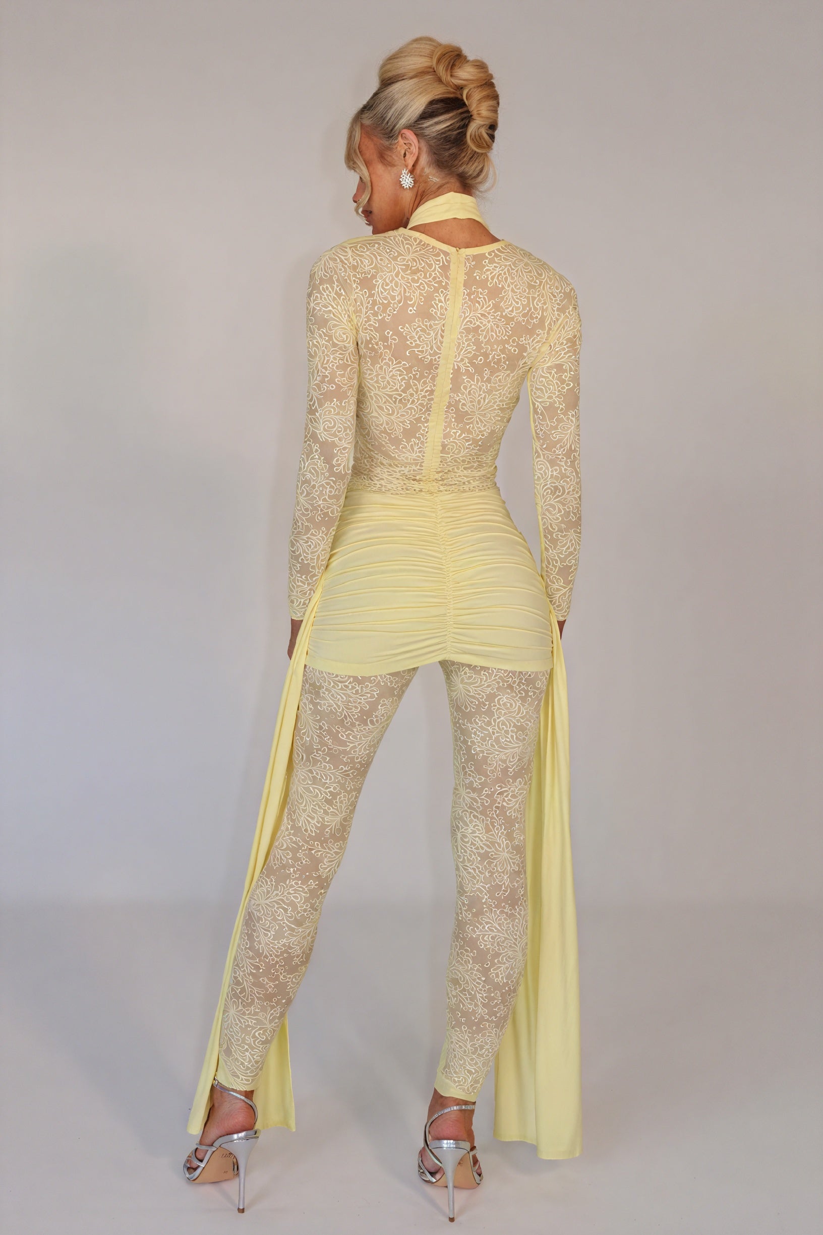 Floral Cocktailkjole med Transparente Ærmer
